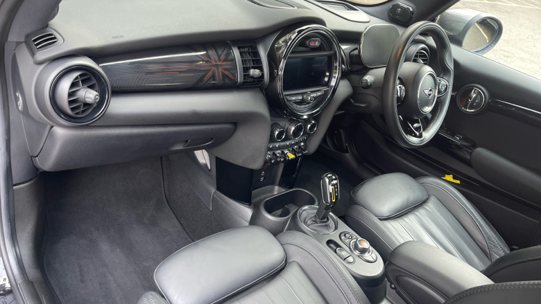 MINI Hatchback 135kW Cooper S Level 3 33kWh 3dr Auto Electric Hatchback